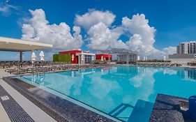 CH Luxury Condos&Studios On The Beach